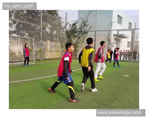 足球明星的孩子们在球场上展现天赋与激情的精彩瞬间视频合集